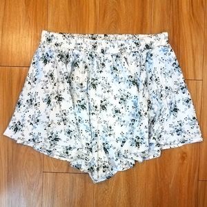 PrettyLittleThing White Floral Satin Shorts Sz 8